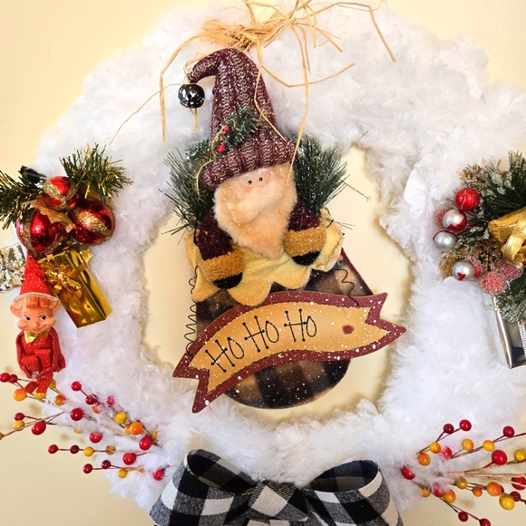 Handmade Fluffy Swifter 22" Christmas Wreath with Santa and Elves - Picture 7 of 10